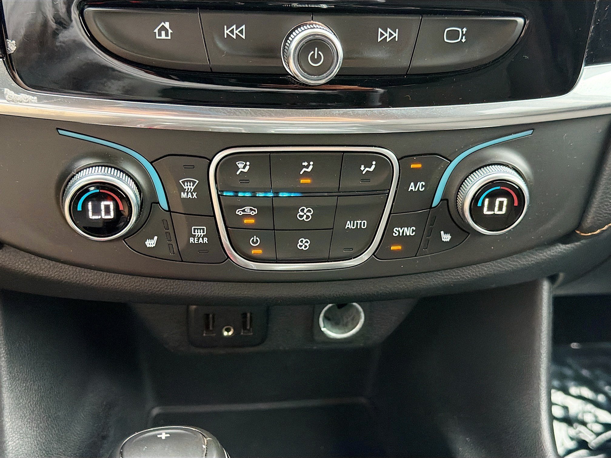 Used 2020 Chevrolet Traverse LT AWD/4WD image 35