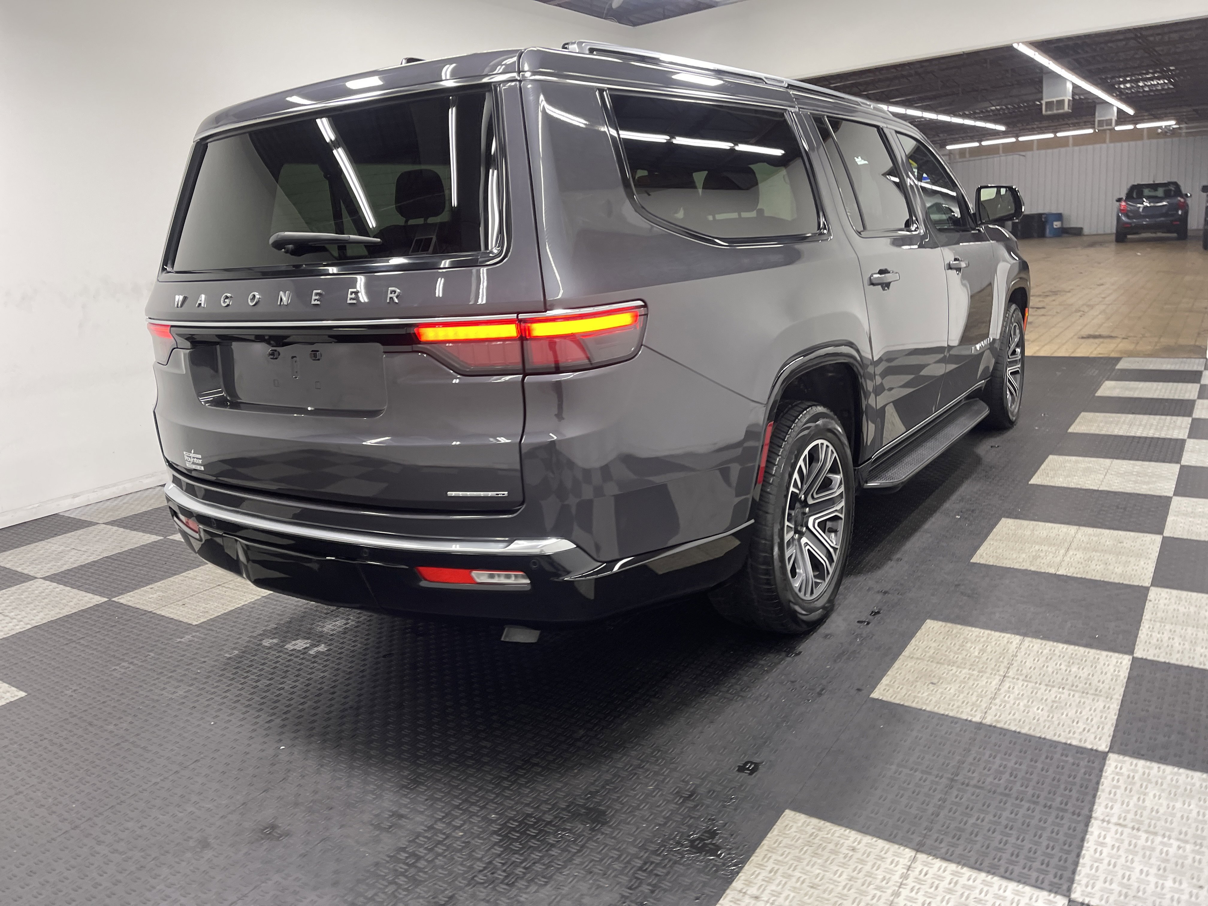 Used 2024 Jeep Wagoneer L Series II w/ Flexible Seating Group image 5