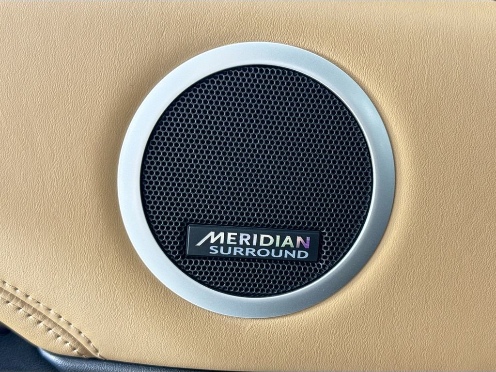 Used 2024 Land Rover Discovery Metropolitan Edition image 22