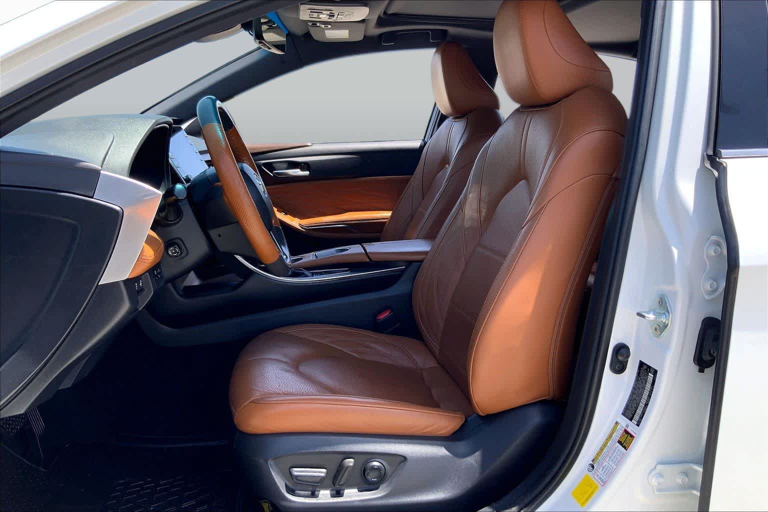 Used 2022 Toyota Avalon Limited w/ Advanced Safety Package FWD image 8
