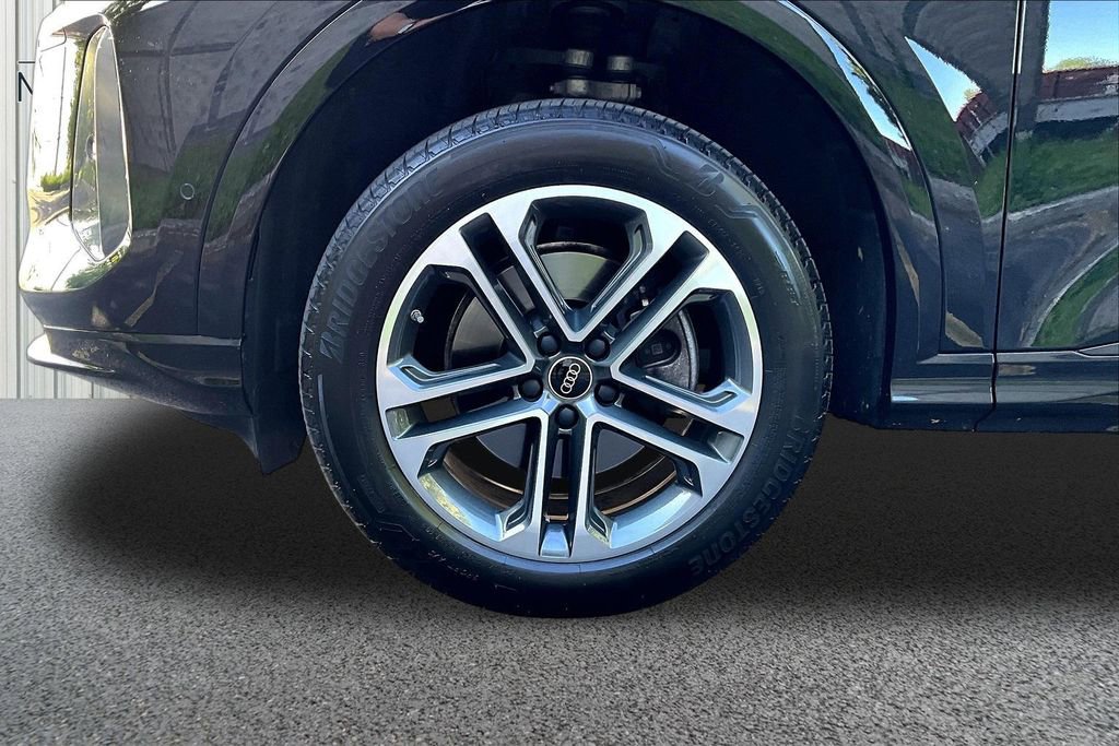 Used 2025 Audi Q5 Premium w/ Convenience Package AWD/4WD image 34