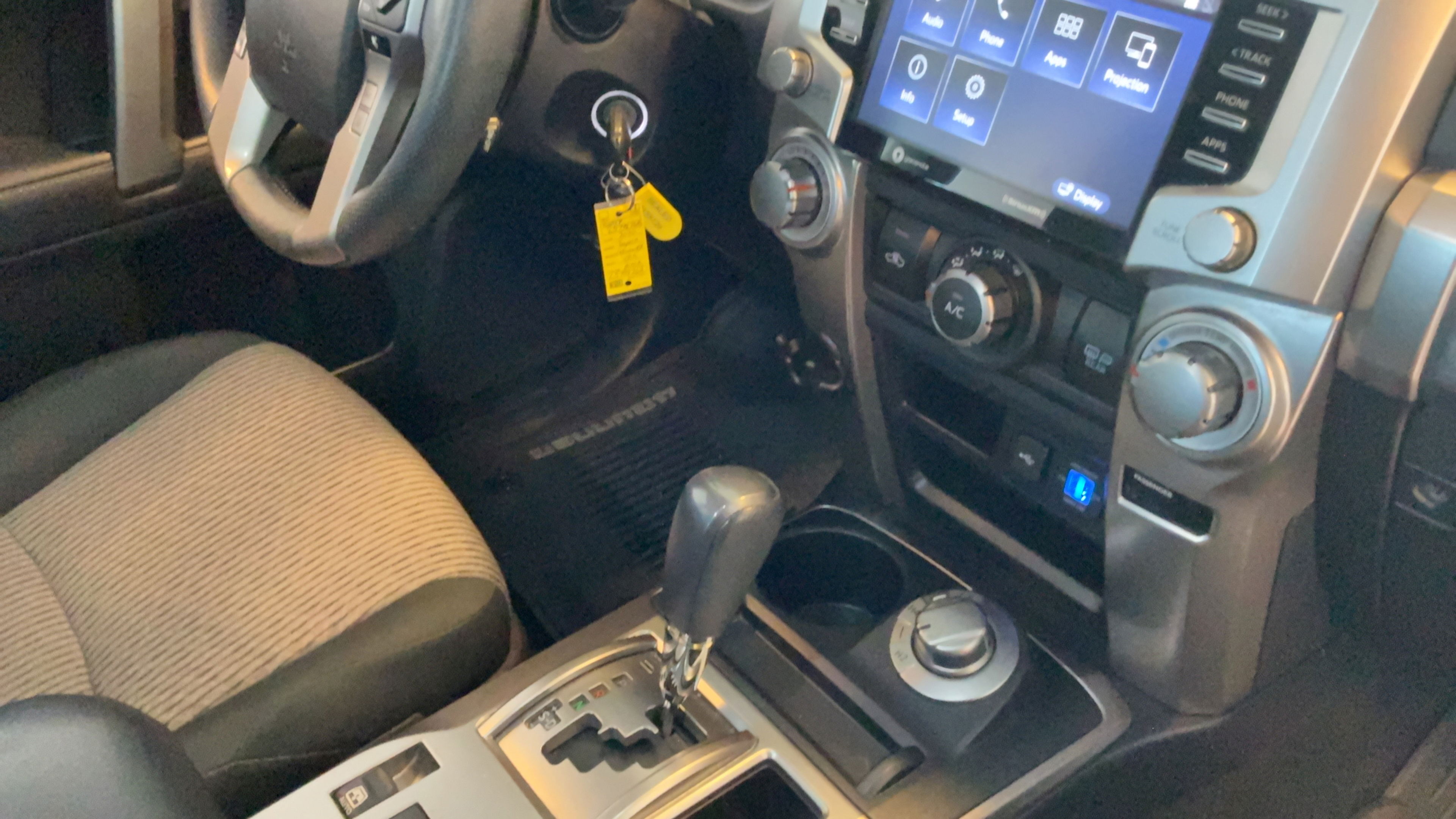Used 2020 Toyota 4Runner SR5 AWD/4WD image 38