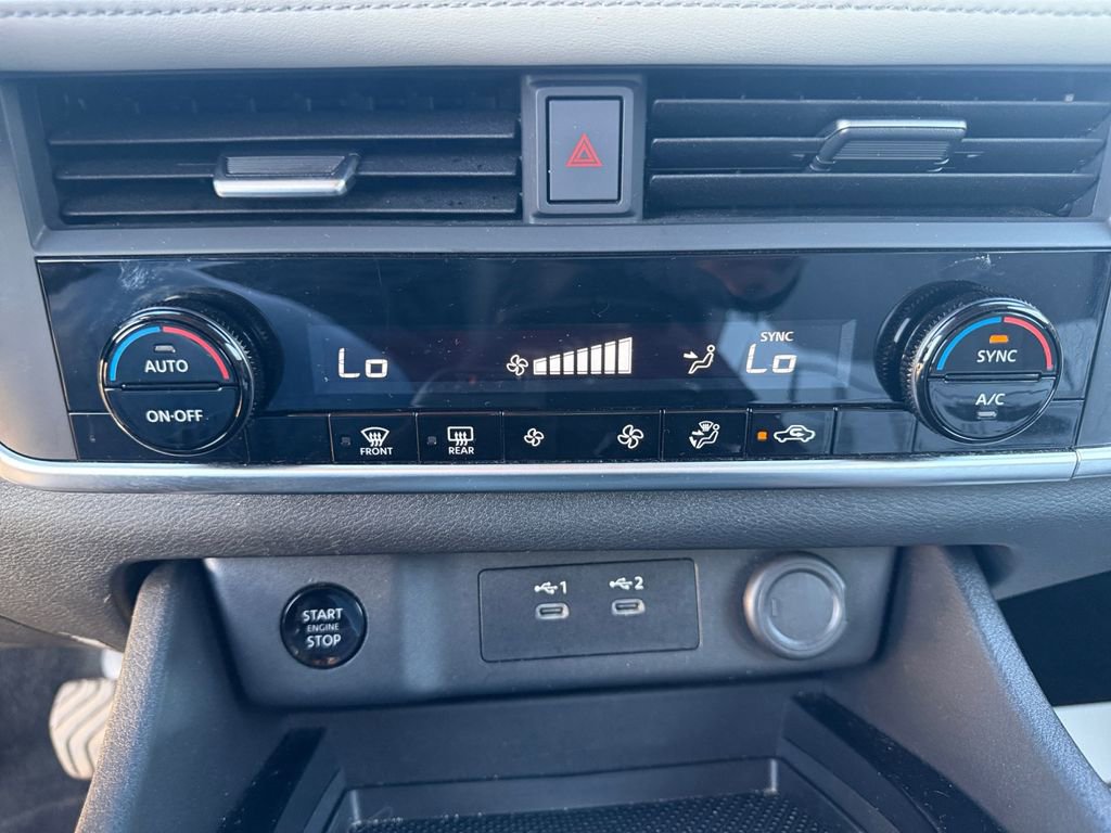 Used 2024 Nissan Rogue SV image 29