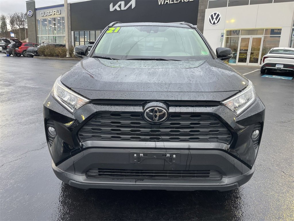 Used 2021 Toyota RAV4 XLE Premium image 2