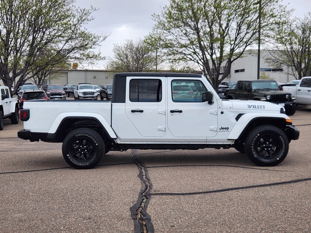 Used 2021 Jeep Gladiator Willys AWD/4WD image 2