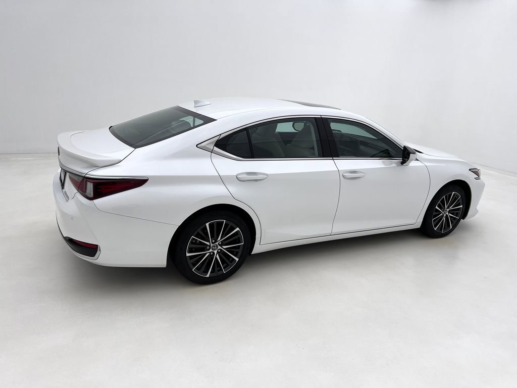 Used 2025 Lexus ES 300h w/ Premium Package image 6