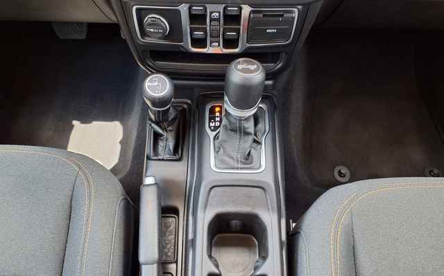 Used 2025 Jeep Wrangler Unlimited Sahara AWD/4WD image 24