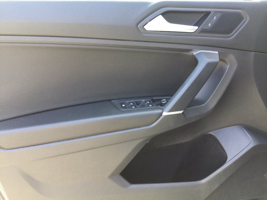 Used 2020 Volkswagen Tiguan SE w/ Panoramic Sunroof Package AWD/4WD image 12