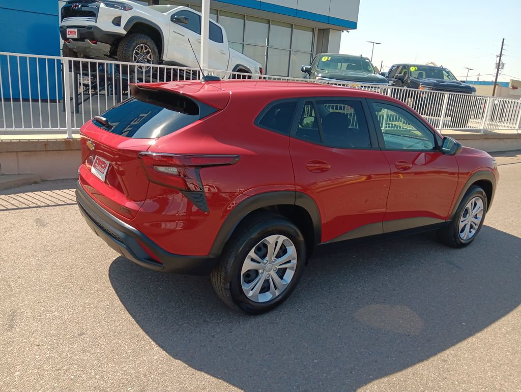 Used 2026 Chevrolet Trax LS FWD image 5