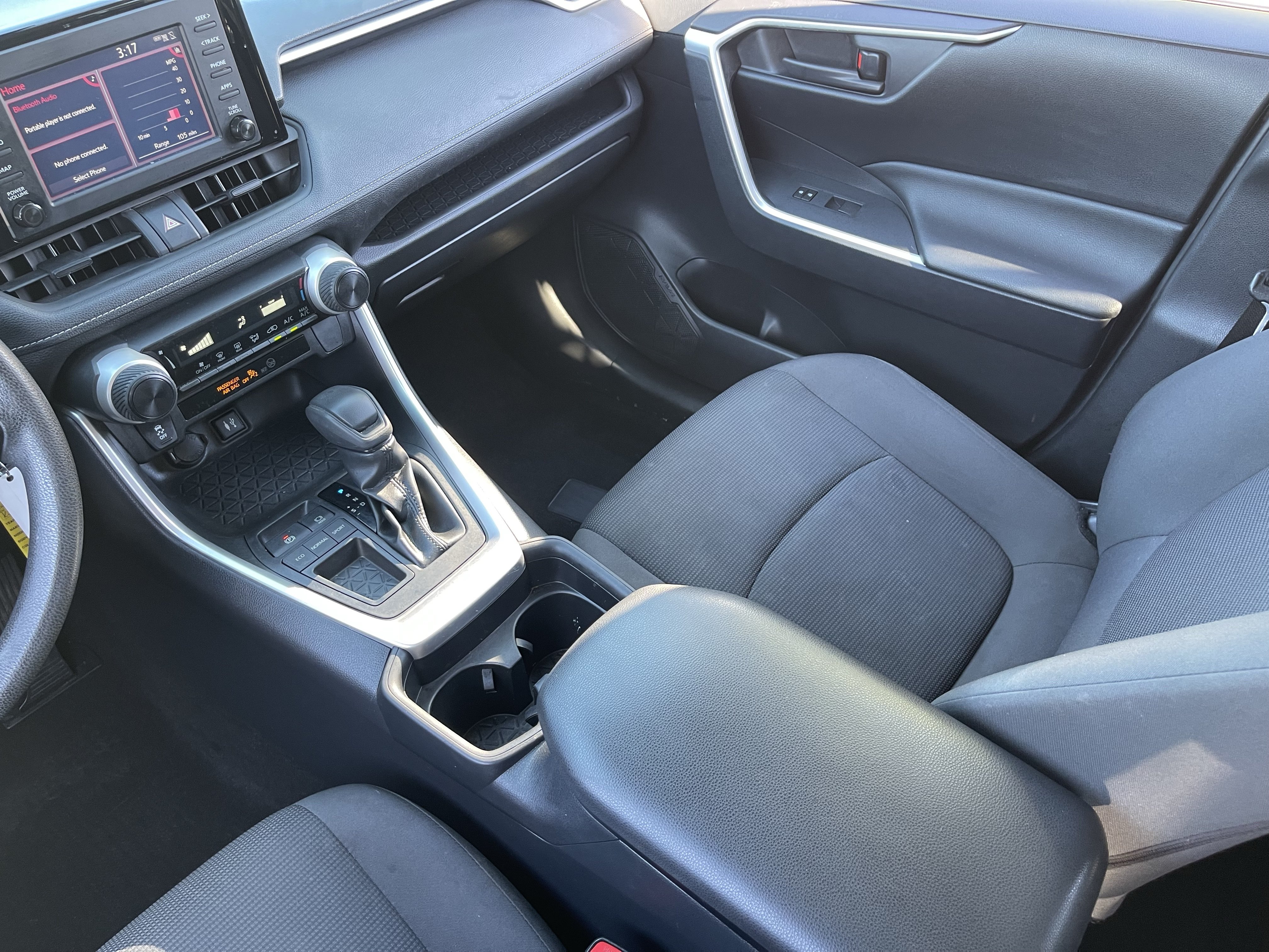 Used 2019 Toyota RAV4 LE w/ All Weather Liner Package FWD image 17