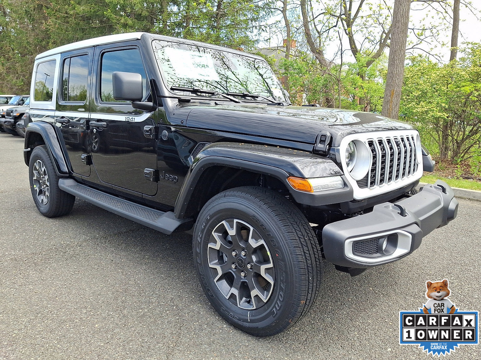 New 2026 Jeep Wrangler Unlimited Sahara w/ Whitecap Package AWD/4WD image 2