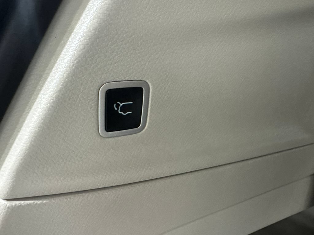 Used 2024 Chrysler Pacifica Limited FWD image 37