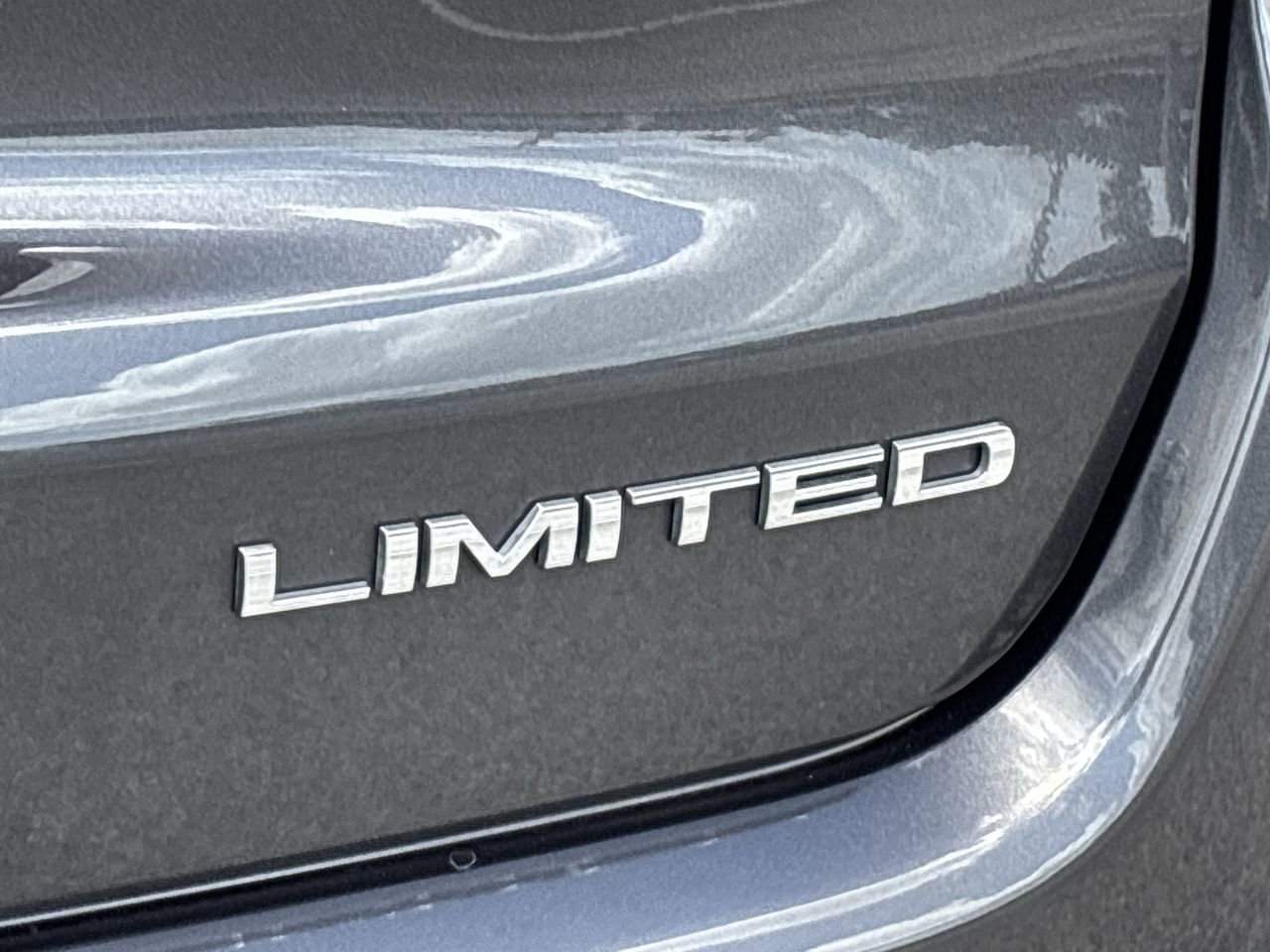 Used 2023 Jeep Compass Limited image 9