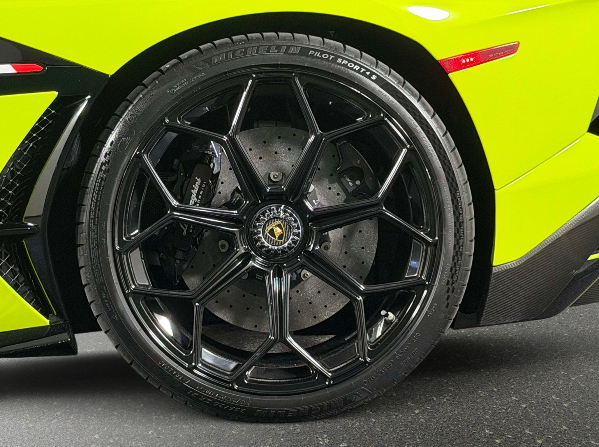 Used 2020 Lamborghini Aventador SVJ AWD/4WD image 20