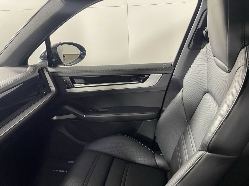 Certified 2025 Porsche Cayenne S image 23