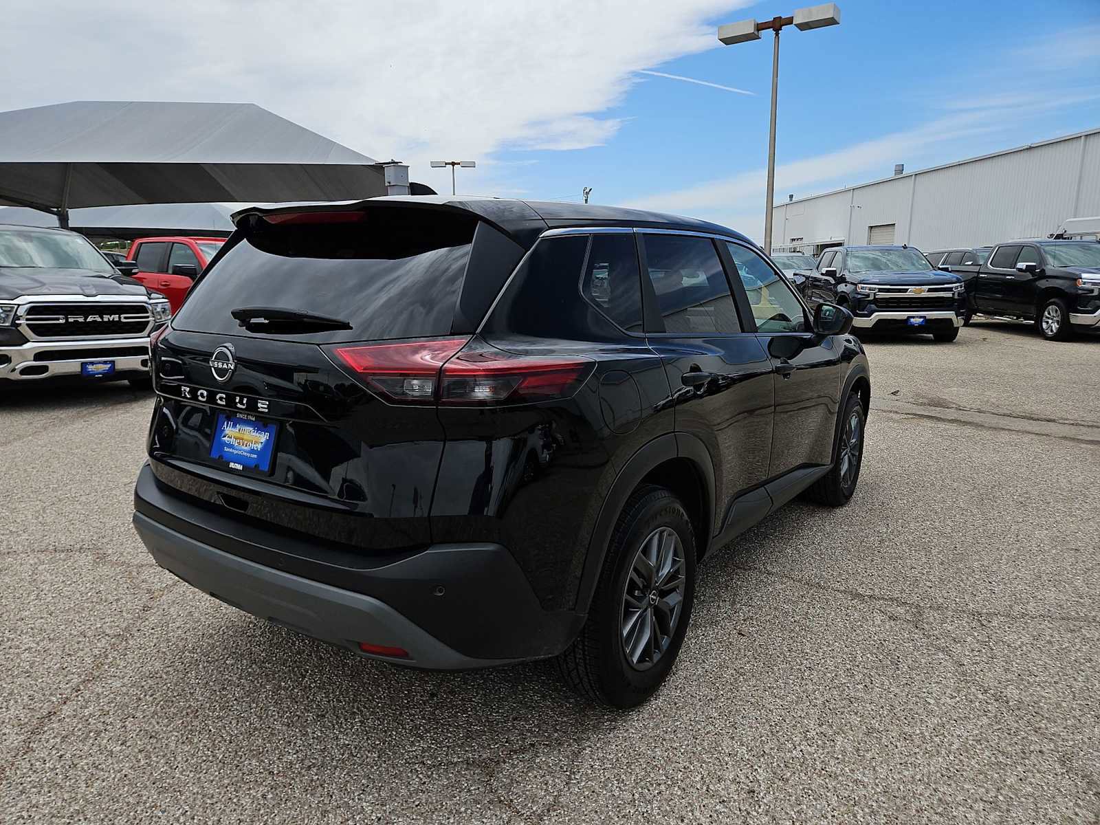 Used 2023 Nissan Rogue S FWD image 8