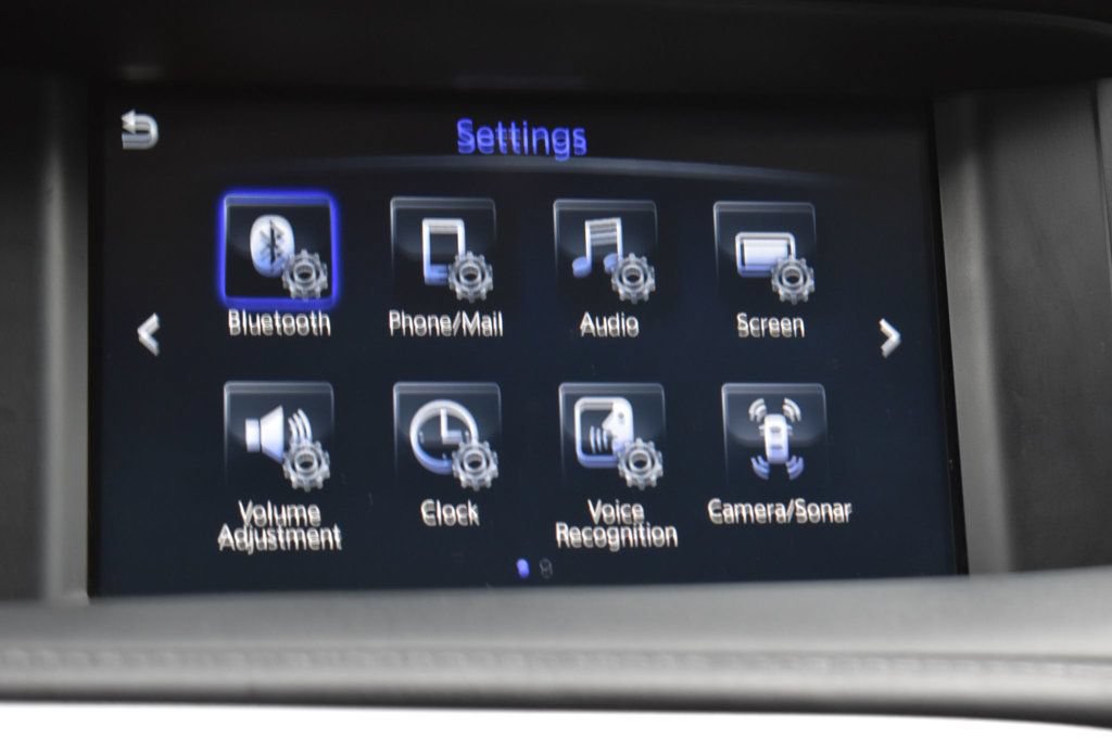 Used 2017 INFINITI QX30 AWD image 18