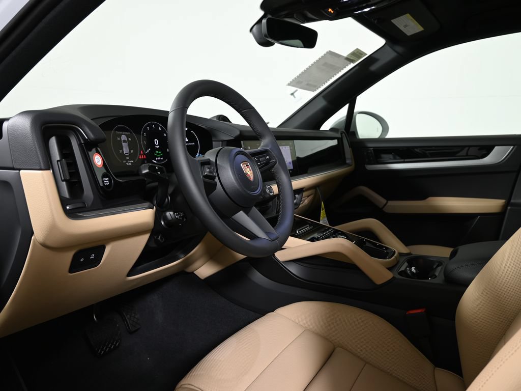 Used 2026 Porsche Cayenne E-Hybrid AWD/4WD image 4