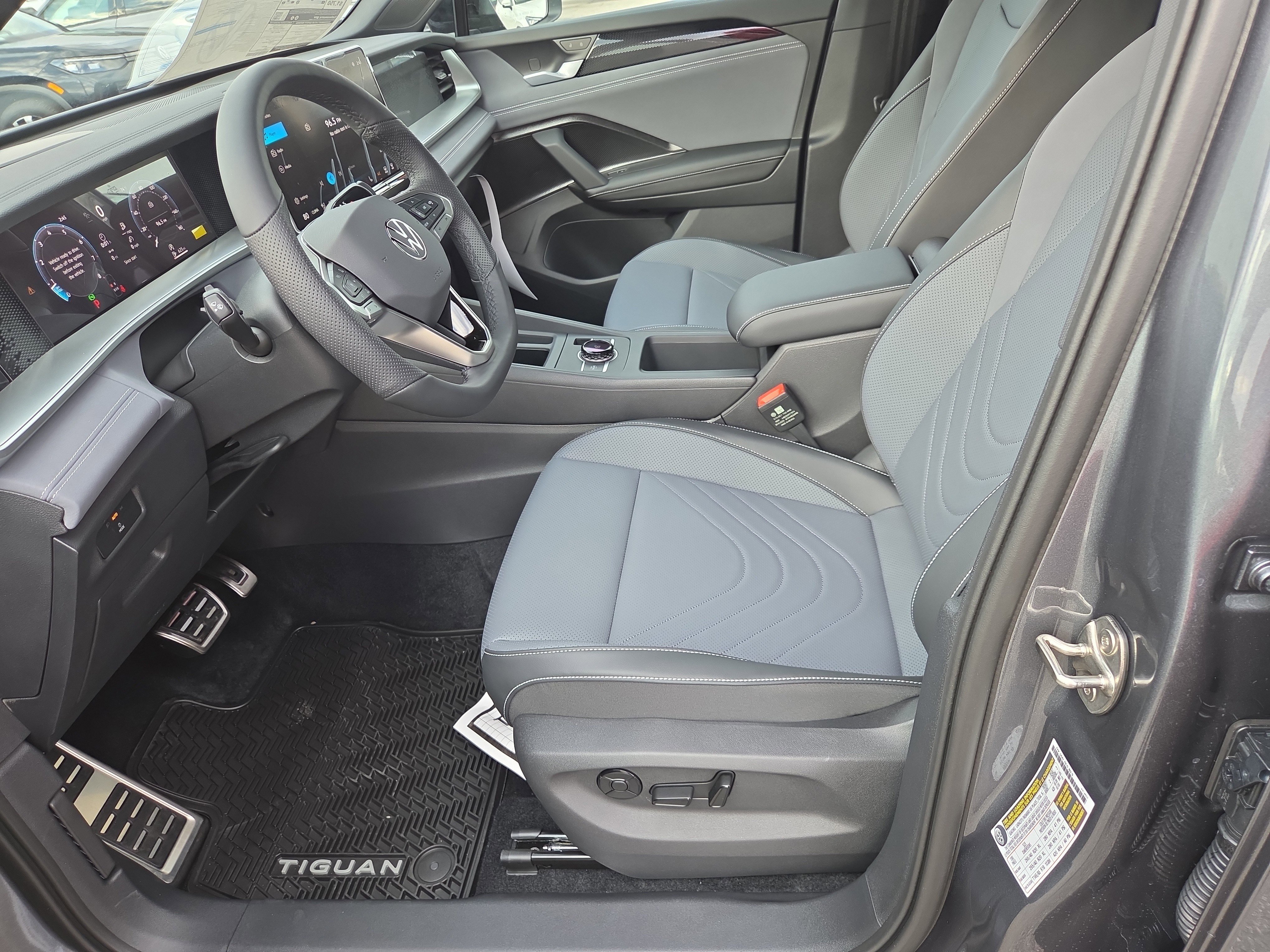 New 2026 Volkswagen Tiguan SE R-Line image 4