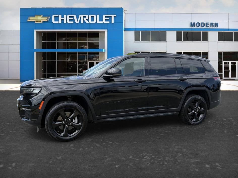 Used 2023 Jeep Grand Cherokee L Limited w/ Black Appearance Package AWD/4WD image 1