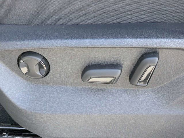 Used 2026 Volkswagen Atlas Cross Sport SE FWD image 16