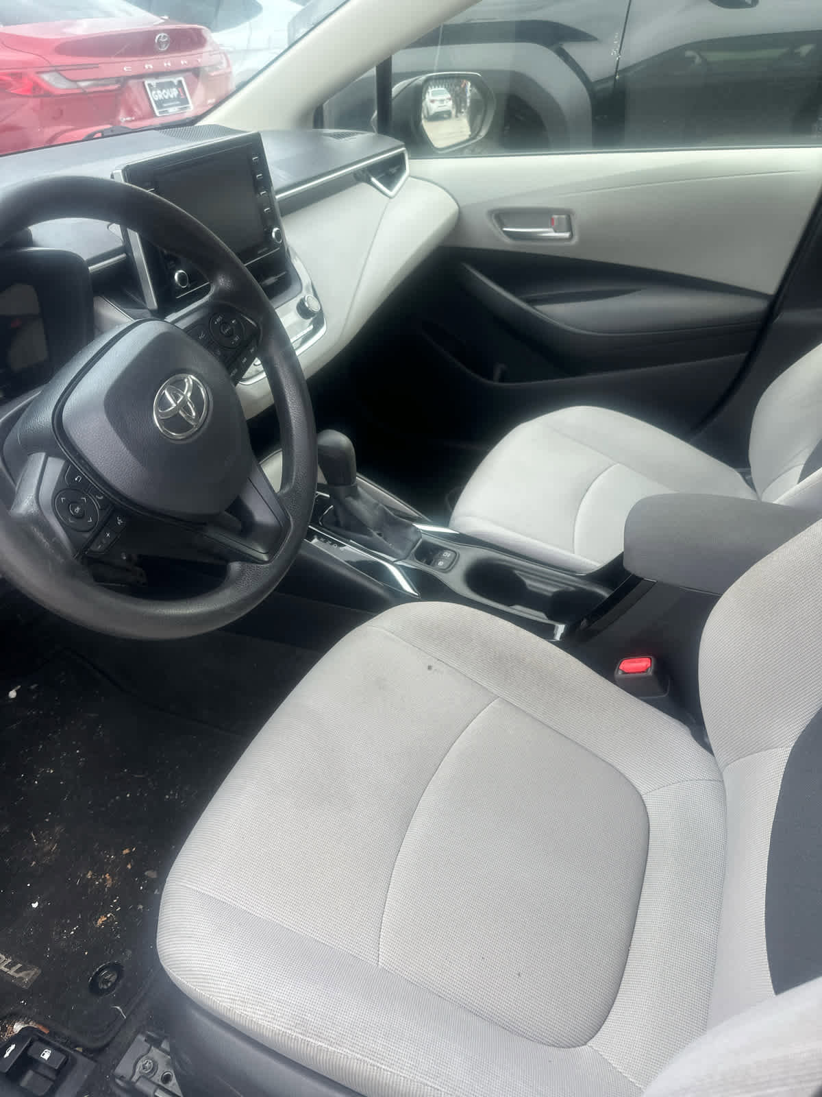 Used 2021 Toyota Corolla LE FWD image 3