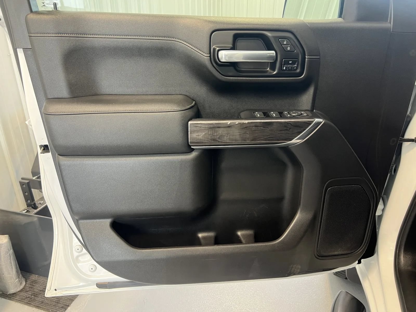 Used 2021 Chevrolet Silverado 1500 LTZ AWD/4WD image 10