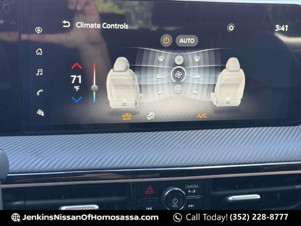 Used 2025 Nissan Kicks SR w/ SR Premium Package FWD image 27