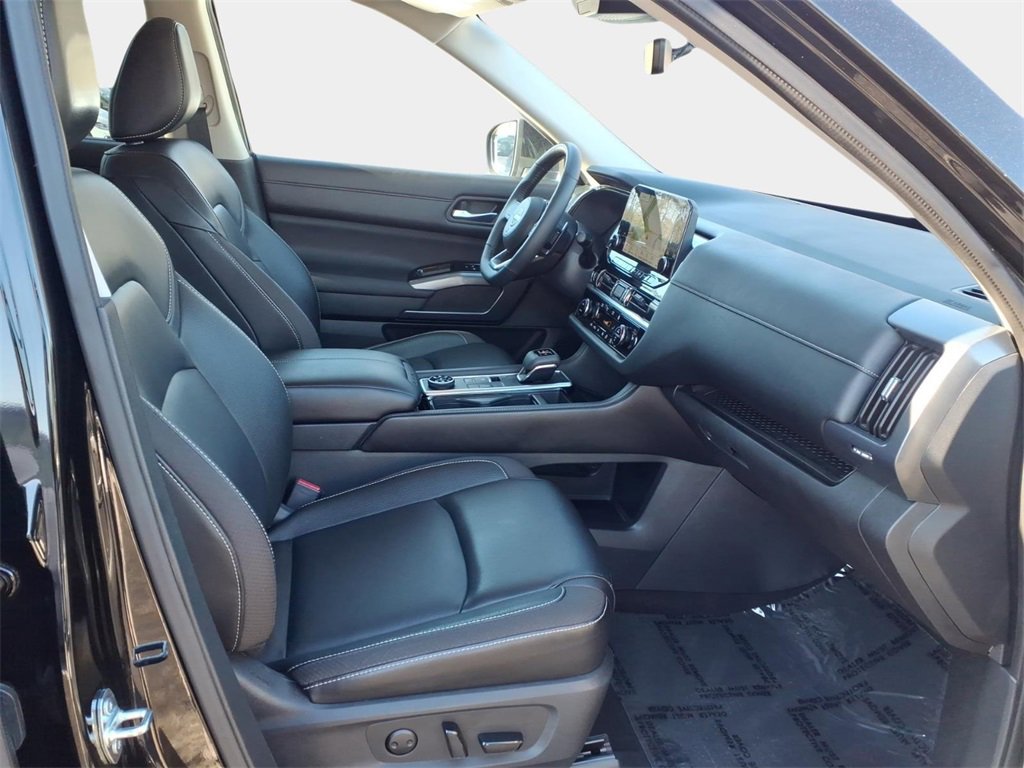 Used 2024 Nissan Pathfinder SL image 14