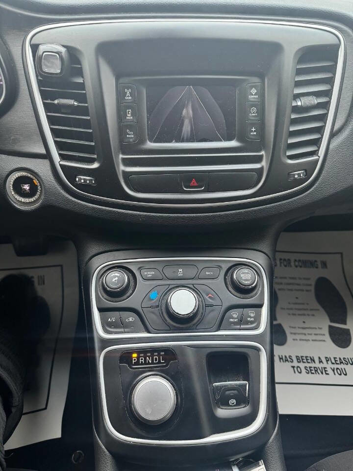 Used 2016 Chrysler 200 Limited image 18