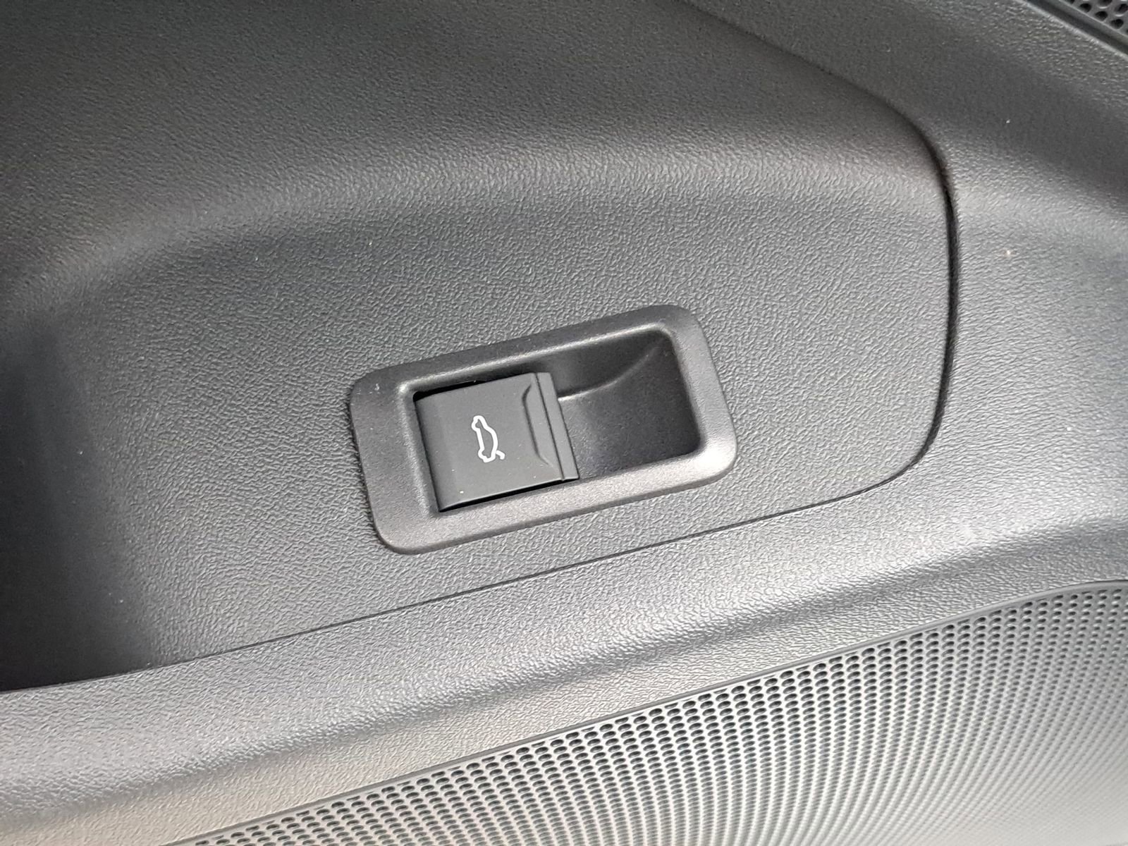 New 2025 Audi Q6 e-tron Premium Plus AWD/4WD image 32