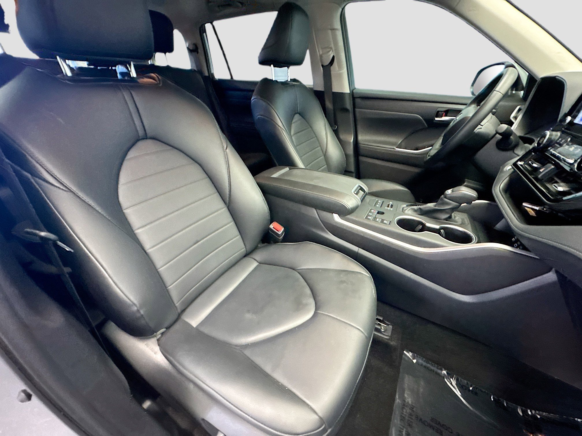 Used 2024 Toyota Highlander XLE image 16