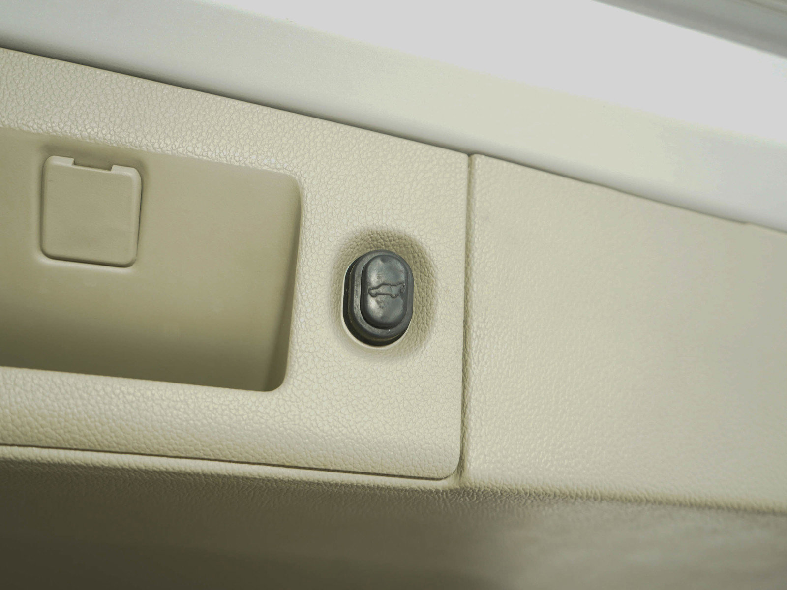 Used 2017 GMC Yukon Denali w/ Open Road Package image 19