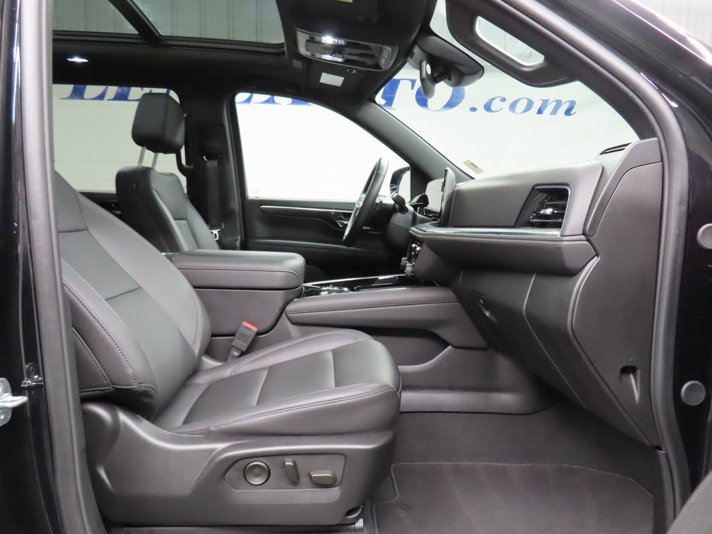 Used 2025 Chevrolet Suburban Z71 image 34