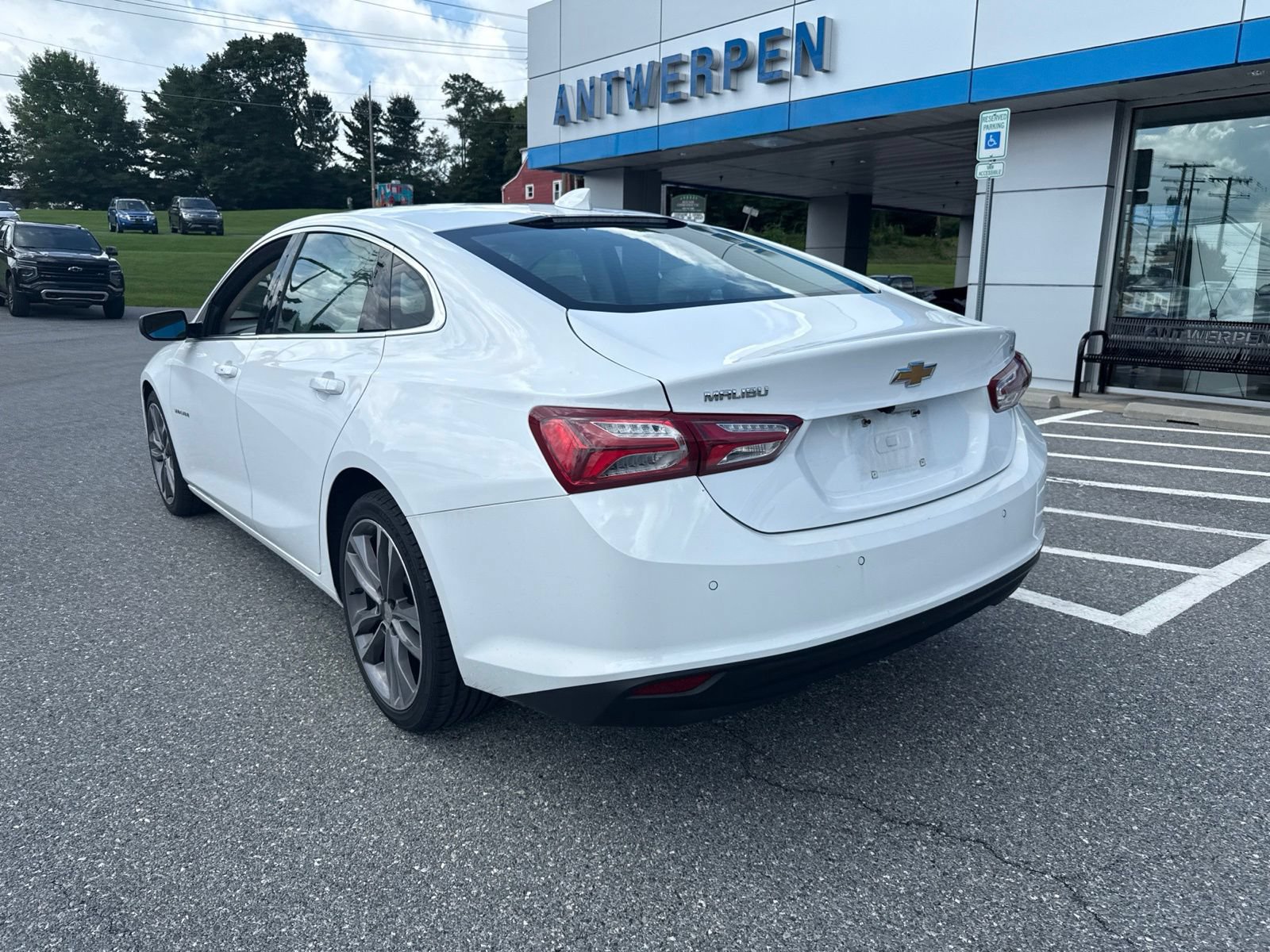 Used 2024 Chevrolet Malibu LT FWD image 4