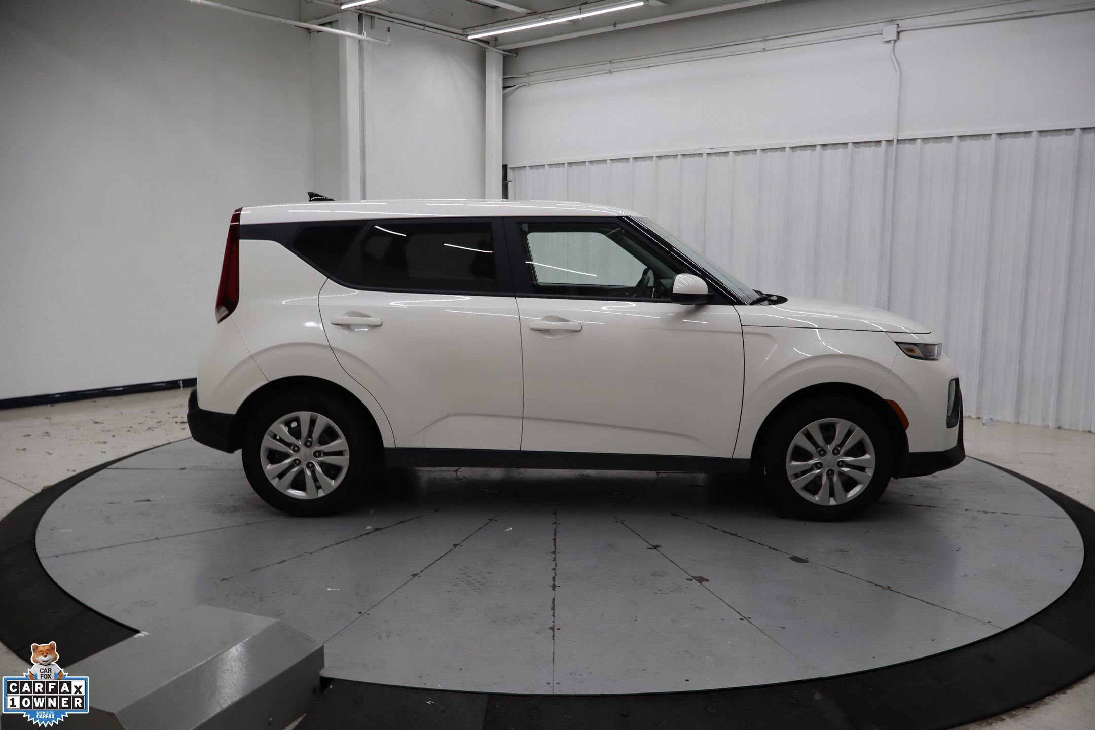 Used 2022 Kia Soul LX image 2