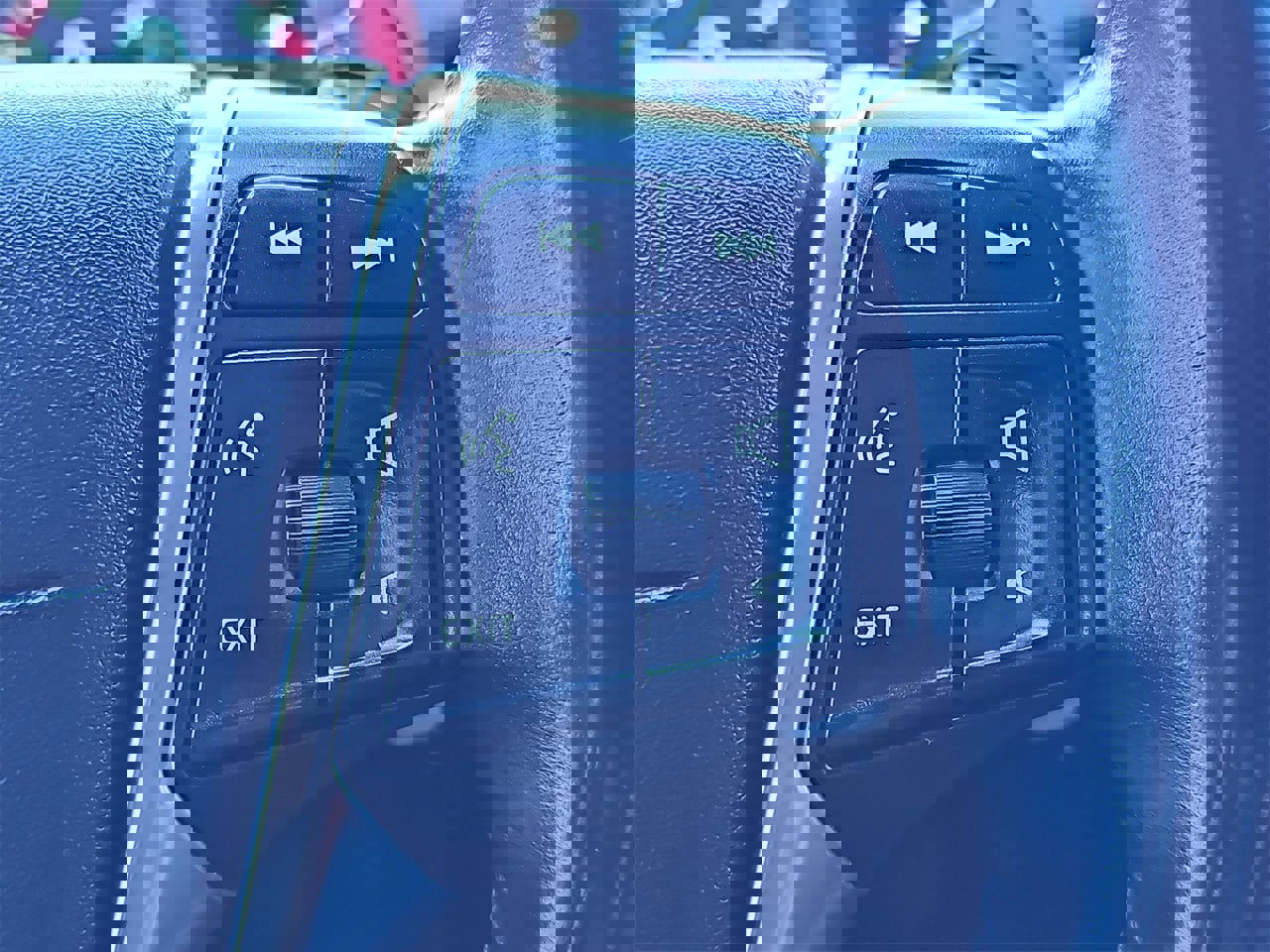 Used 2015 Volvo V60 T5 Platinum image 18