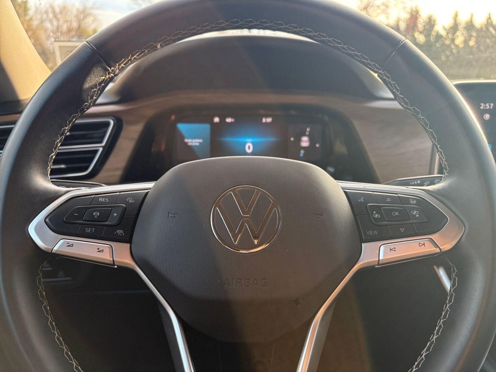 Used 2025 Volkswagen Atlas SE image 23