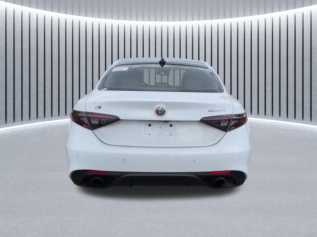 Used 2024 Alfa Romeo Giulia Veloce AWD/4WD image 9