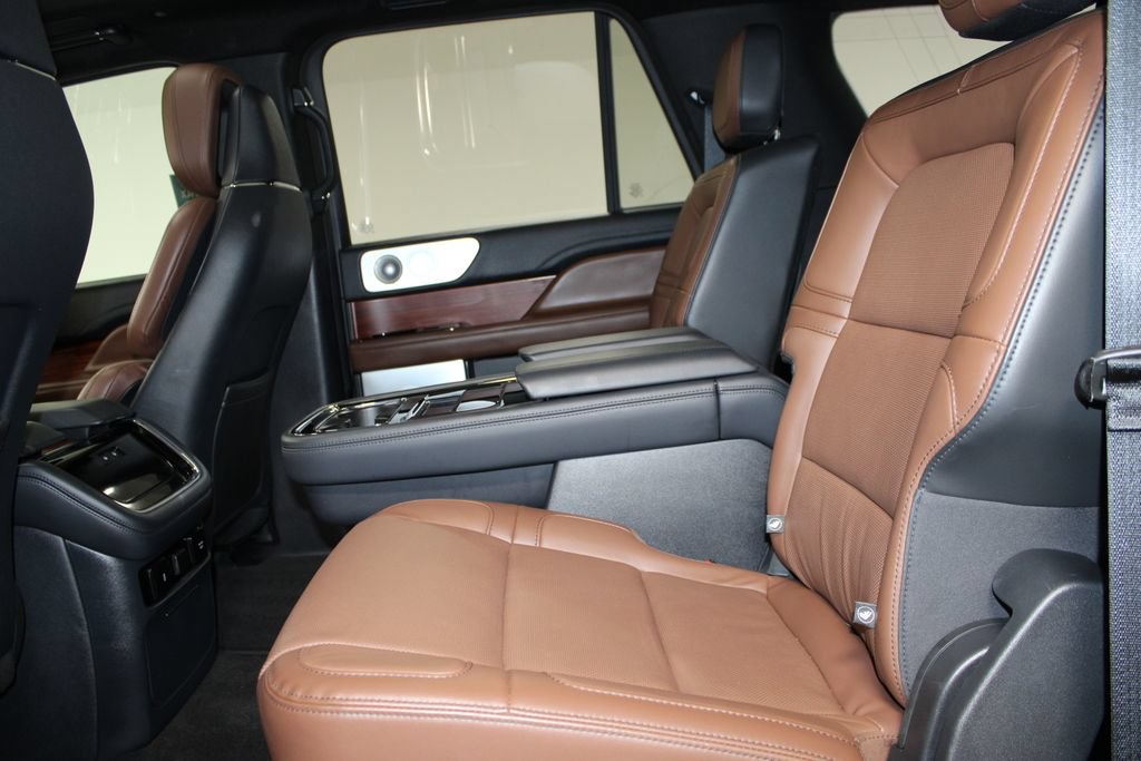 Used 2024 Lincoln Navigator L Reserve AWD/4WD image 29