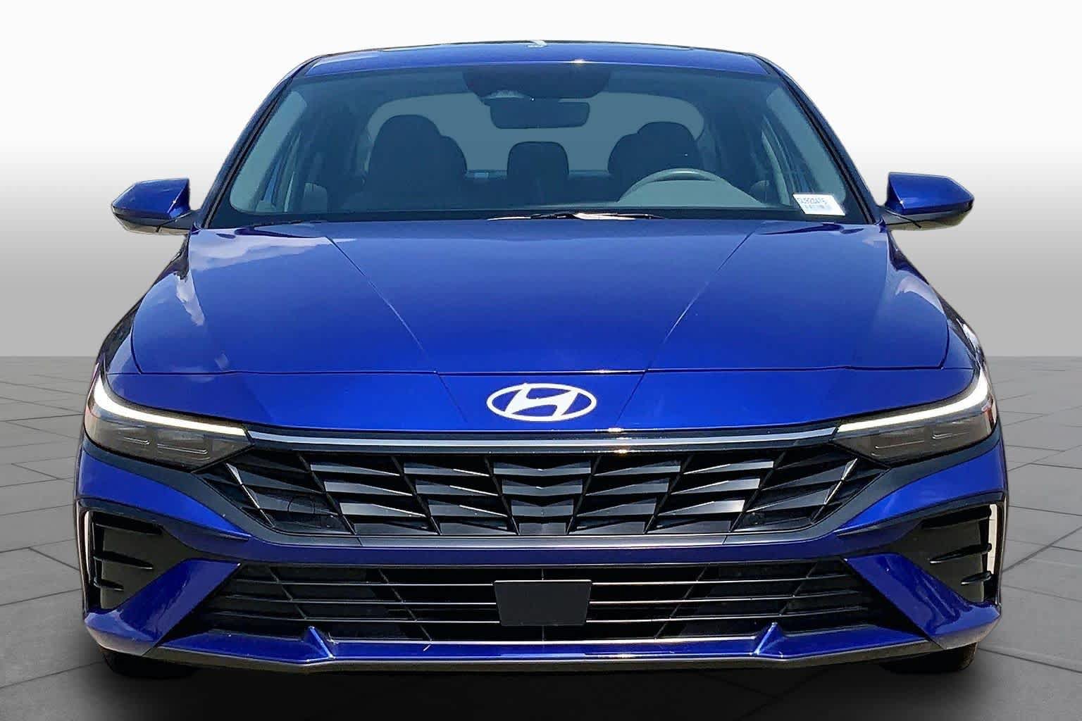 Used 2025 Hyundai Elantra SEL FWD image 4