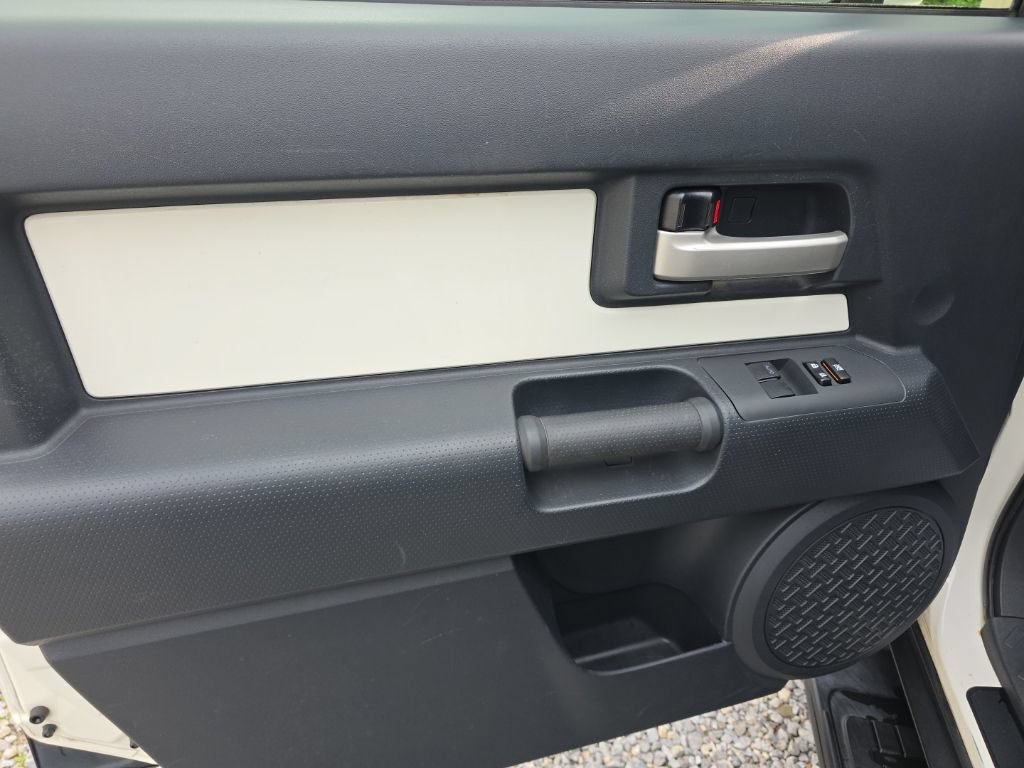 Used 2014 Toyota FJ Cruiser 4WD w/ Upgrade Package image 14