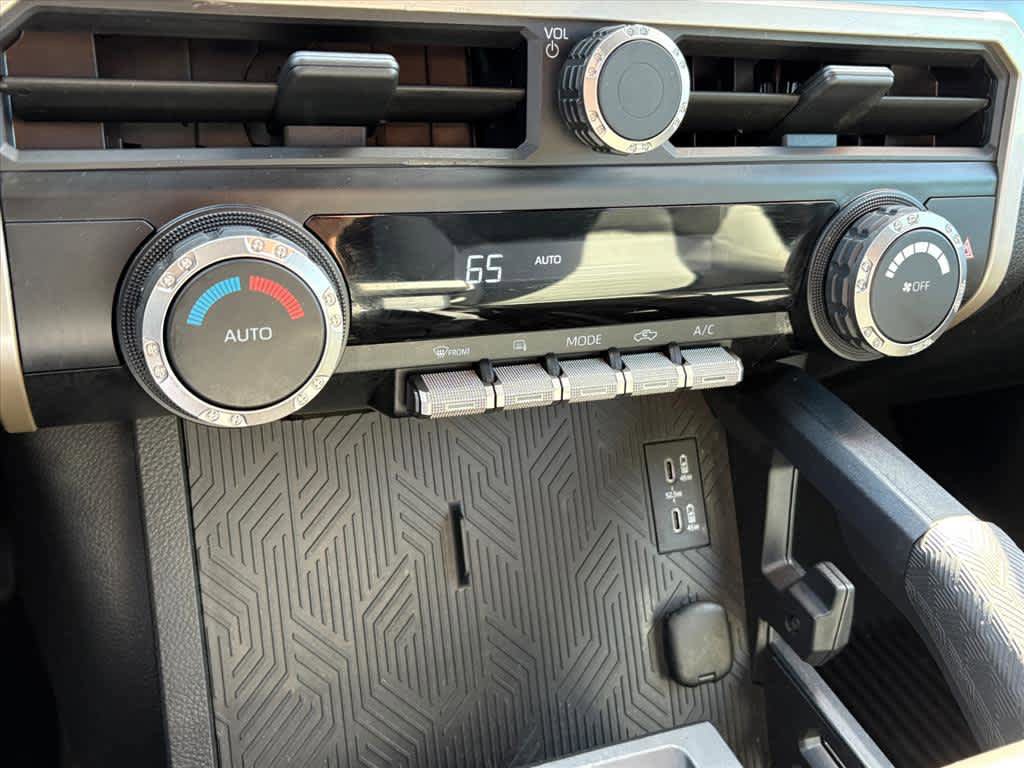 Used 2025 Toyota Tacoma TRD Off-Road AWD/4WD image 15