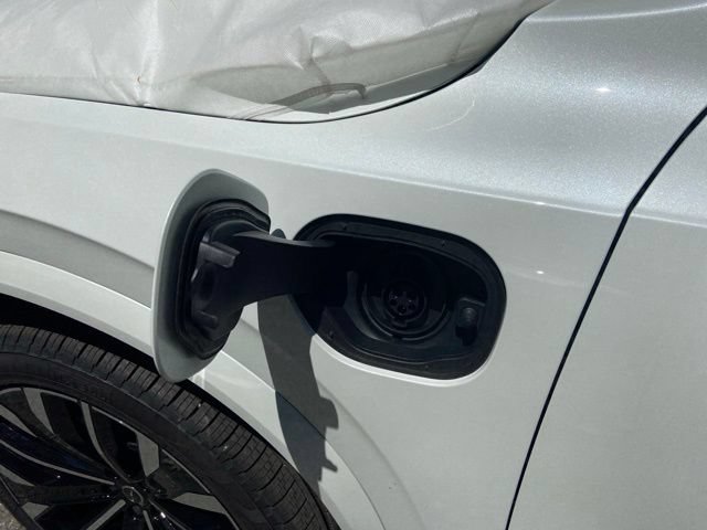New 2026 Volvo XC90 T8 Ultra w/ Protection Package Premier AWD/4WD image 9