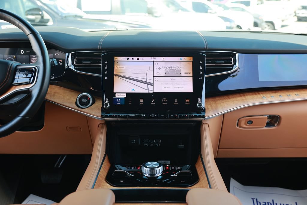 Used 2022 Jeep Grand Wagoneer Series III AWD/4WD image 32