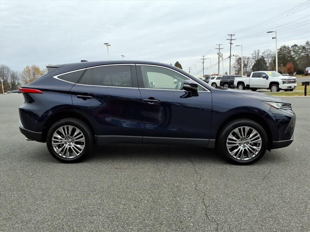Used 2023 Toyota Venza Limited image 3
