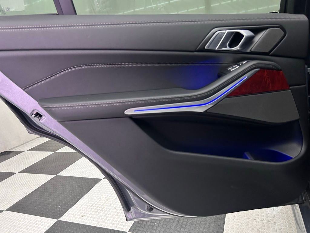 Used 2024 BMW ALPINA XB7 image 22