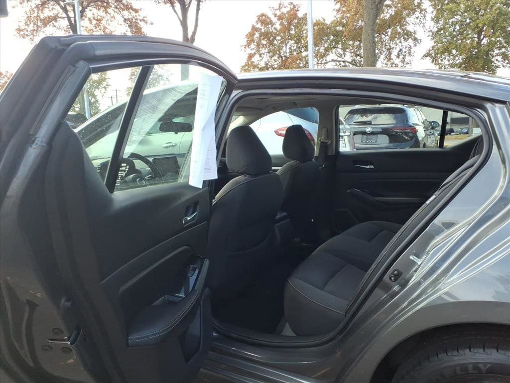 Used 2021 Nissan Altima 2.5 SV w/ SV Premium Package image 21