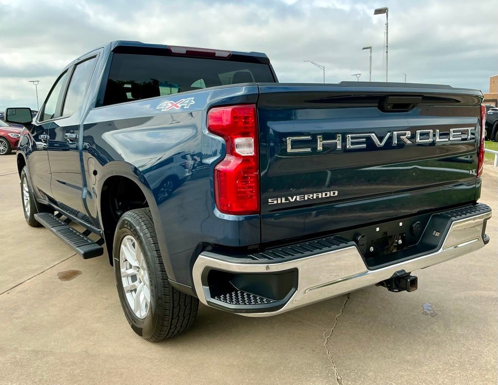 Used 2020 Chevrolet Silverado 1500 LT w/ LT Value Package AWD/4WD image 13