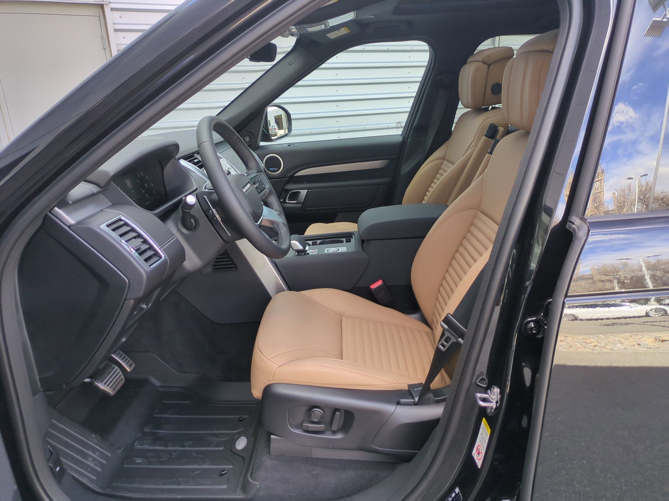 New 2026 Land Rover Discovery Dynamic SE image 22